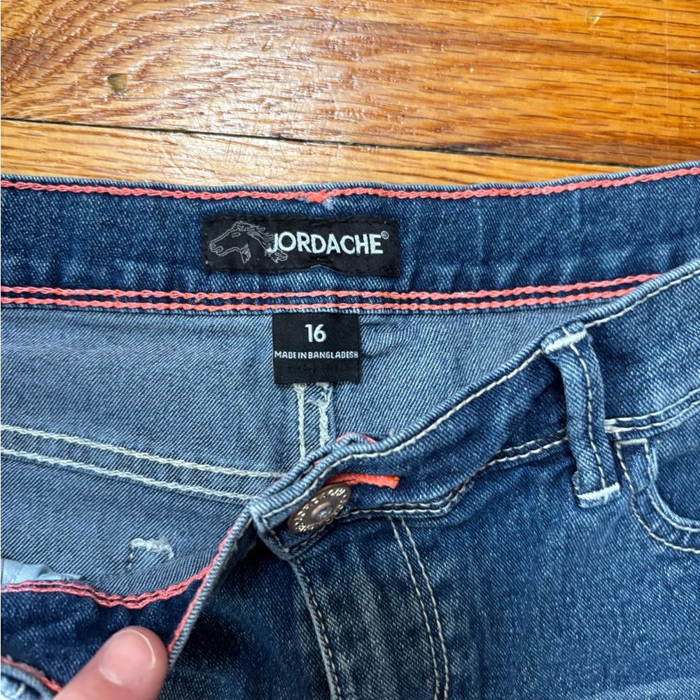 Jordache Girls' Floral Embroidered Stretch Jean Shorts Size 16 - Picture 3 of 4